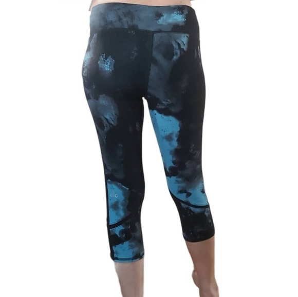 ALO Yoga whisper Capri legging - Picture 15 of 15